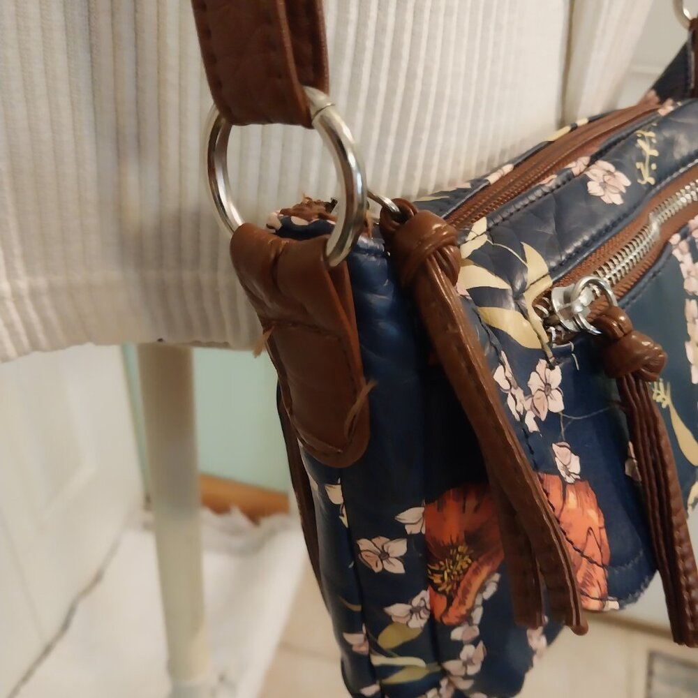 3358 Small Bueno Crossbody in Navy and Brown Print. - Picture 3 of 12